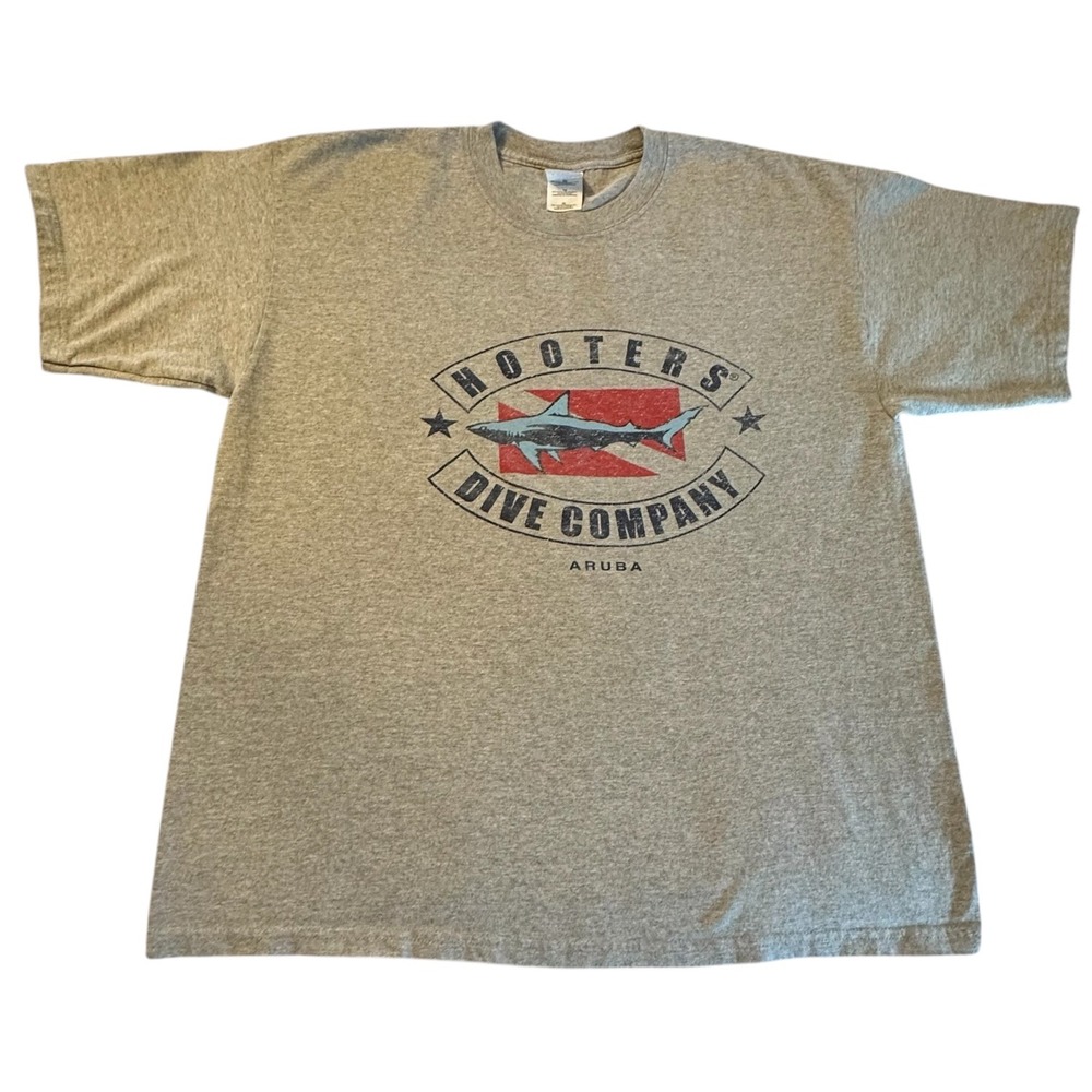 Hooters Dive Company Aruba T-Shirt Mens XL Gray Shark Graphic‎ Tee